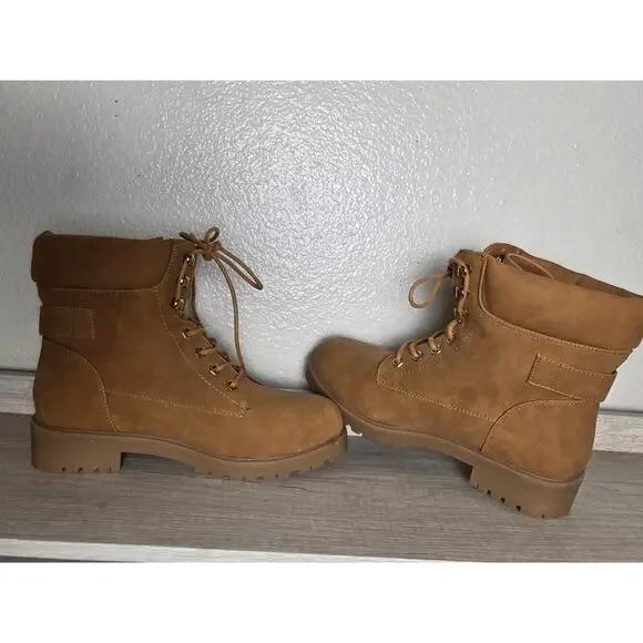 NWOT TORRID- combat boots size 8.5W - Picture 4 of 6